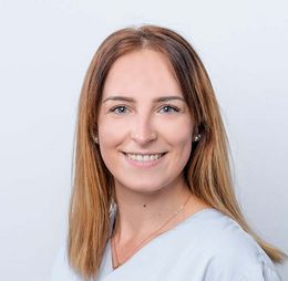 Frau Julia Redlinger Zahnmedizinische Fachangestellte Schwerpunkt: Zahnärztliche Assistenz