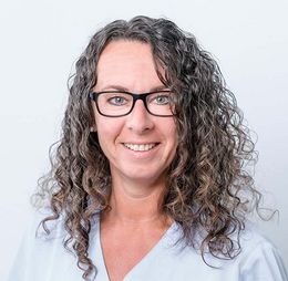 Frau Eva Tews Zahnmedizinische Fachangestellte Schwerpunkt: Anmeldung und Abrechnung